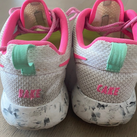 Custom Nike Roche Style Running Shoes - Picture 2 of 7